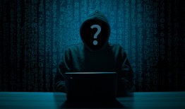 24小时黑客免费接单是陷阱吗？揭秘其背后的法律风险与安全威胁，教你如何防范网络诈骗