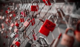 黑客在线接单平台：揭秘匿名交易、安全风险与用户权益保护，助您便捷选择可靠服务