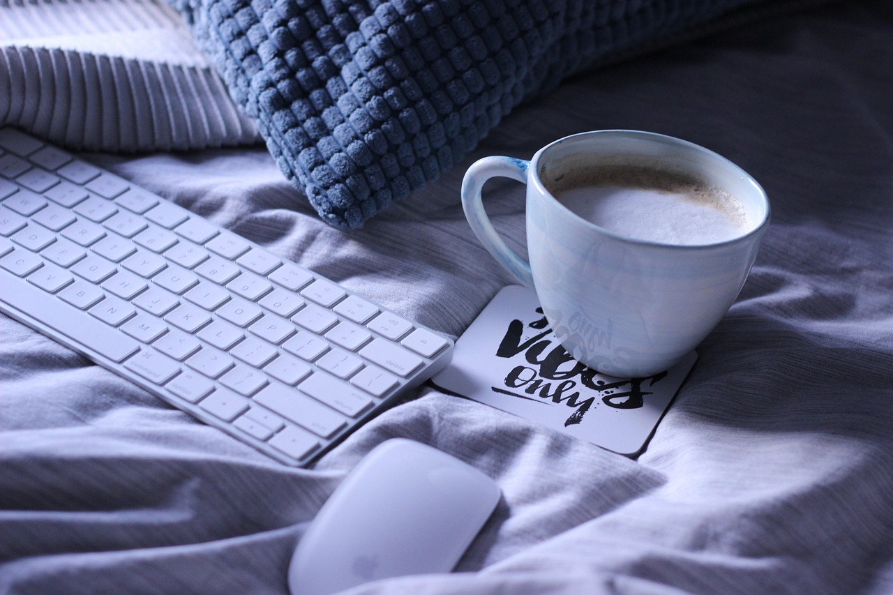 黑客信息在线接单平台：揭秘网络灰色地带的便捷服务与隐藏风险